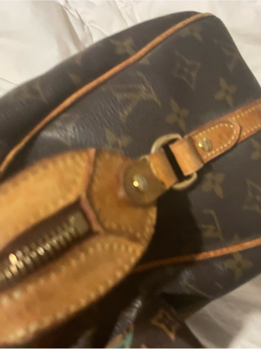 Louis Vuitton Stresa GM Monogram Shoulder Bag with Tan Leather and Gold Hardware - Picture 6 of 9